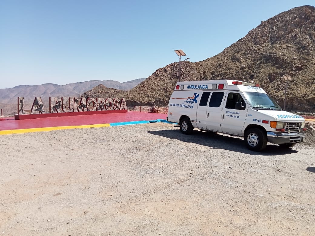 Ambulancia IMMEX frente a catedral