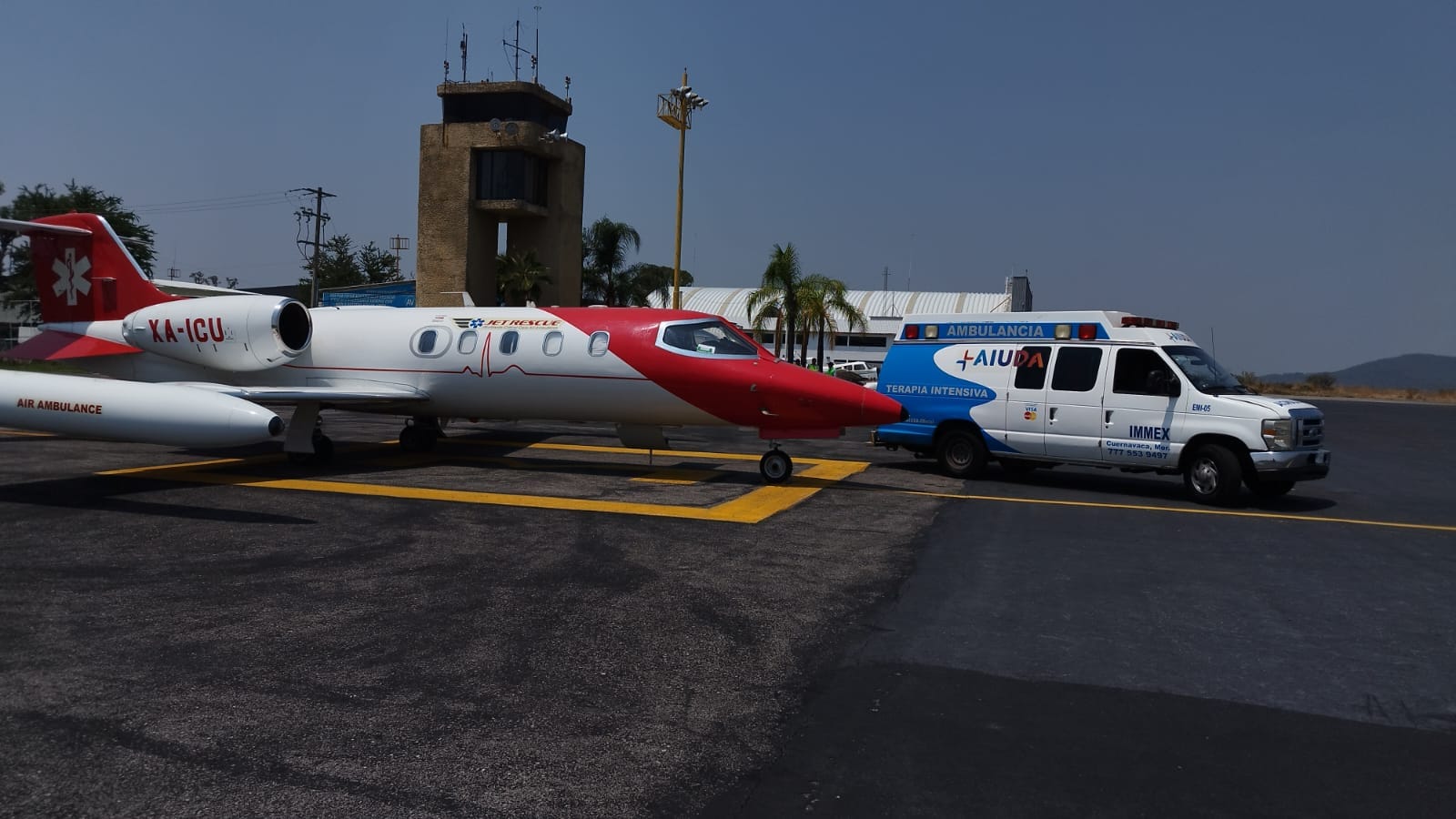 Ambulancia frente a hospital Henri Dunant